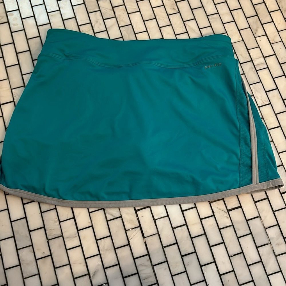 Nike dri fit teal tennis skirt with gray trim - sz M - EUC - retro vintage feel - Picture 6 of 6
